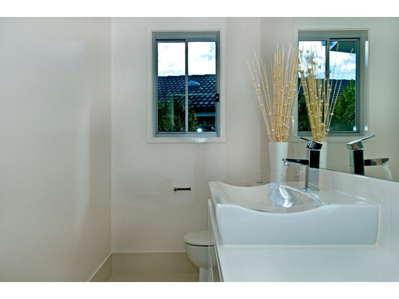 73 Rudd Ct, Broadbeach Waters QLD 4218