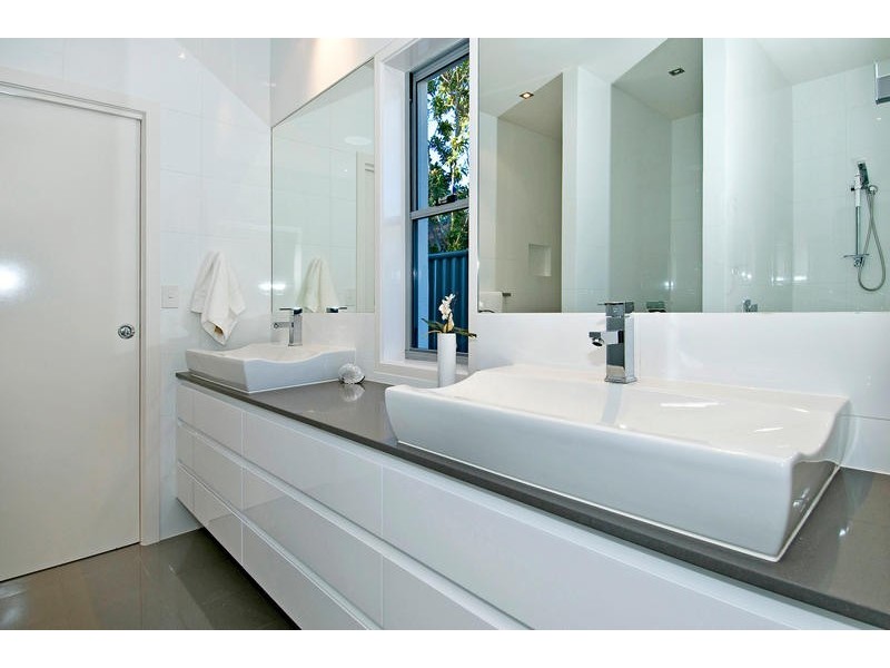 73 Rudd Ct, Broadbeach Waters QLD 4218