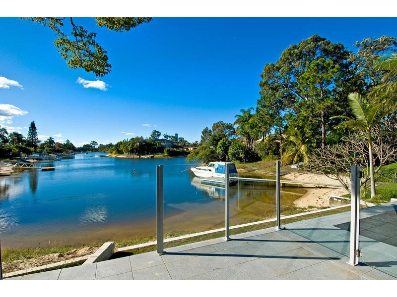 73 Rudd Ct, Broadbeach Waters QLD 4218