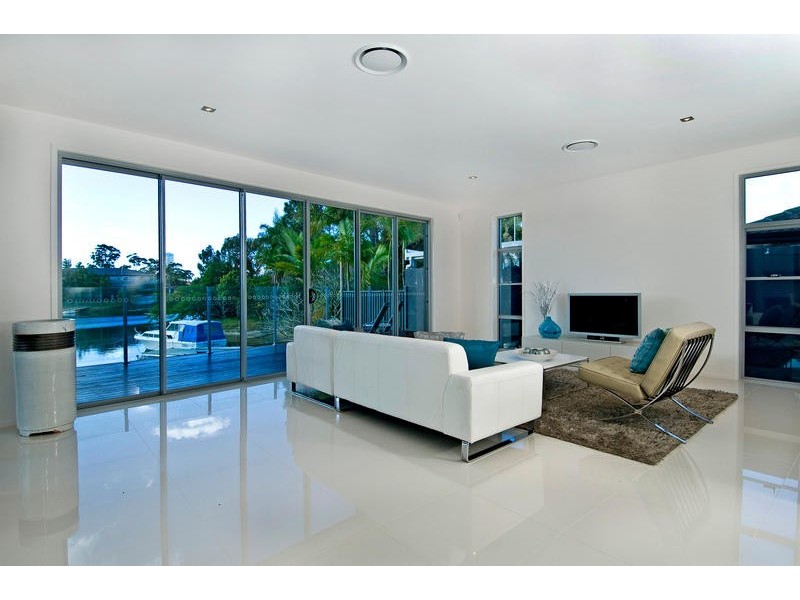 73 Rudd Ct, Broadbeach Waters QLD 4218
