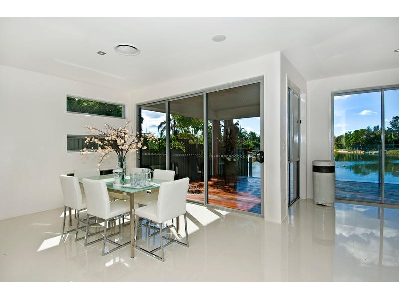 73 Rudd Ct, Broadbeach Waters QLD 4218