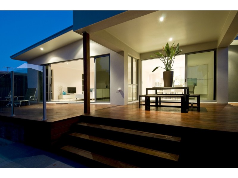 73 Rudd Ct, Broadbeach Waters QLD 4218