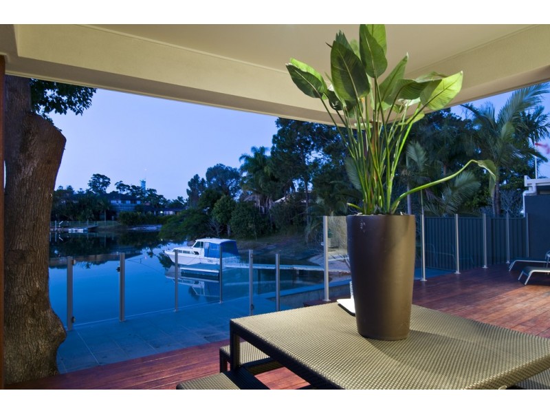 73 Rudd Ct, Broadbeach Waters QLD 4218