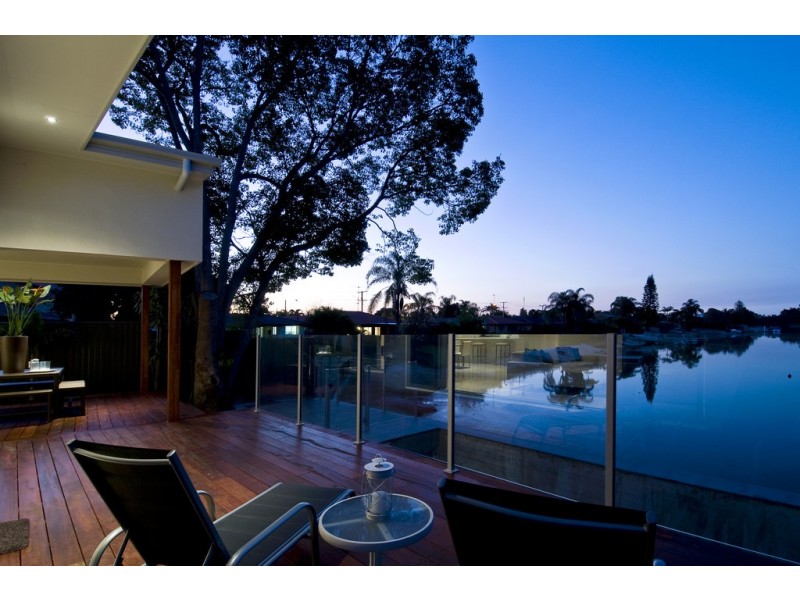 73 Rudd Ct, Broadbeach Waters QLD 4218