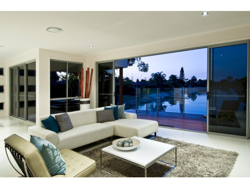 73 Rudd Ct, Broadbeach Waters QLD 4218