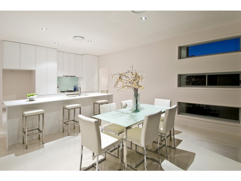 73 Rudd Ct, Broadbeach Waters QLD 4218