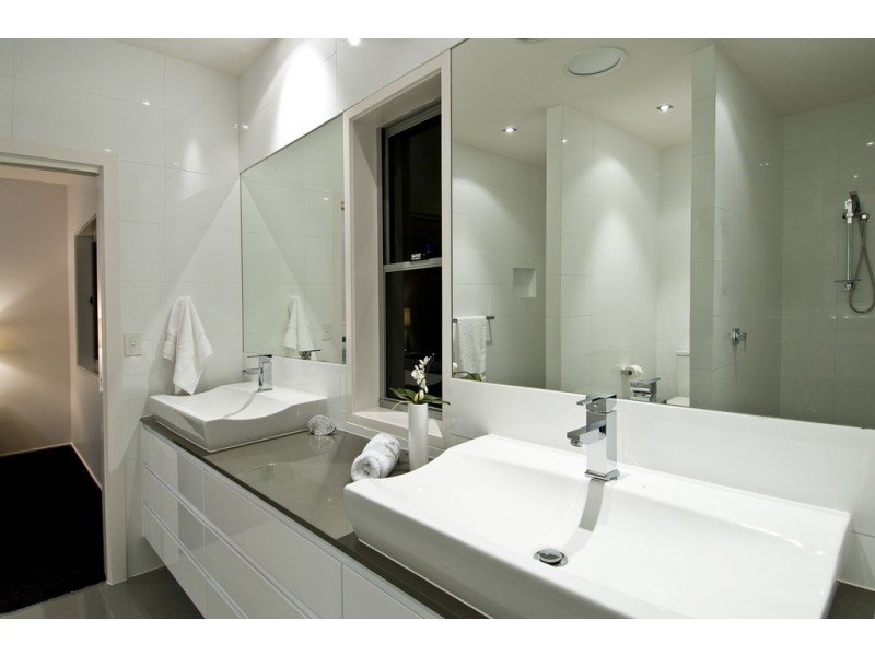 73 Rudd Ct, Broadbeach Waters QLD 4218