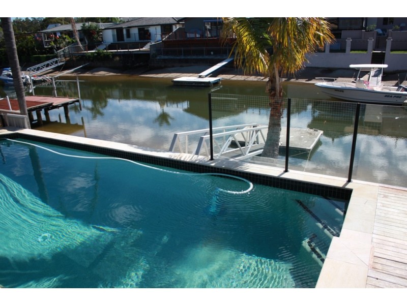 7 Costa Court, Broadbeach Waters QLD 4218