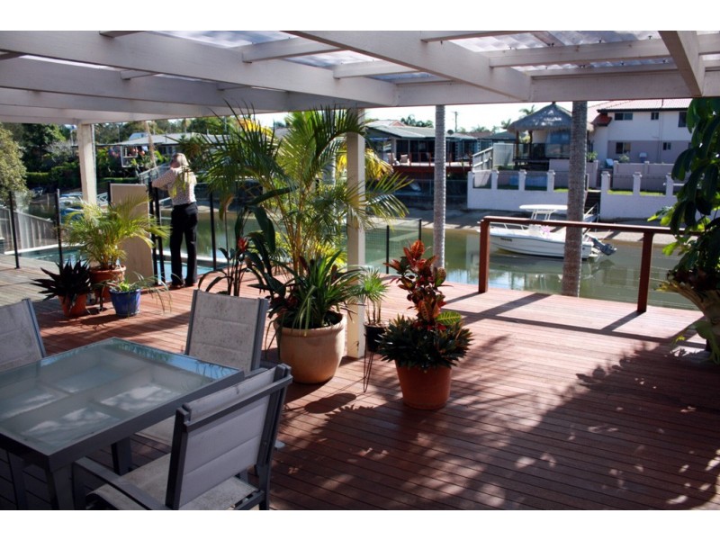 7 Costa Court, Broadbeach Waters QLD 4218