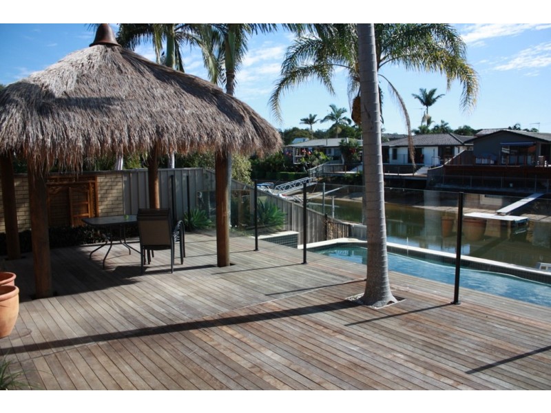 7 Costa Court, Broadbeach Waters QLD 4218