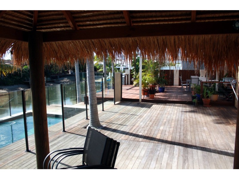 7 Costa Court, Broadbeach Waters QLD 4218