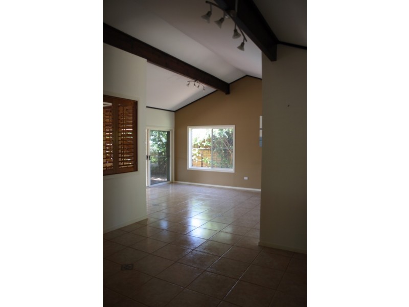 6  Cedar Place, Broadbeach Waters QLD 4218