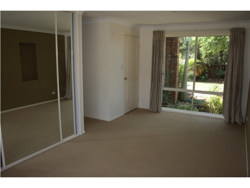 6  Cedar Place, Broadbeach Waters QLD 4218