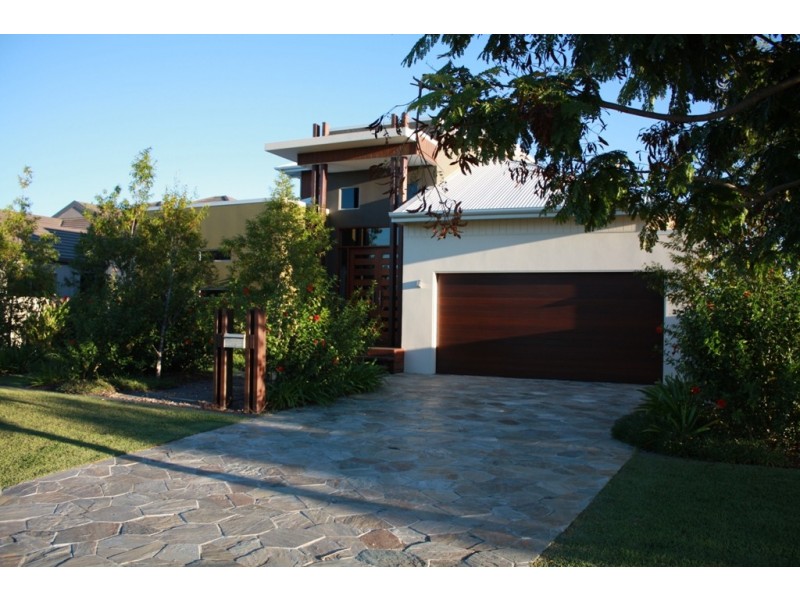 5016 Emerald Islands Drive, Carrara QLD 4211