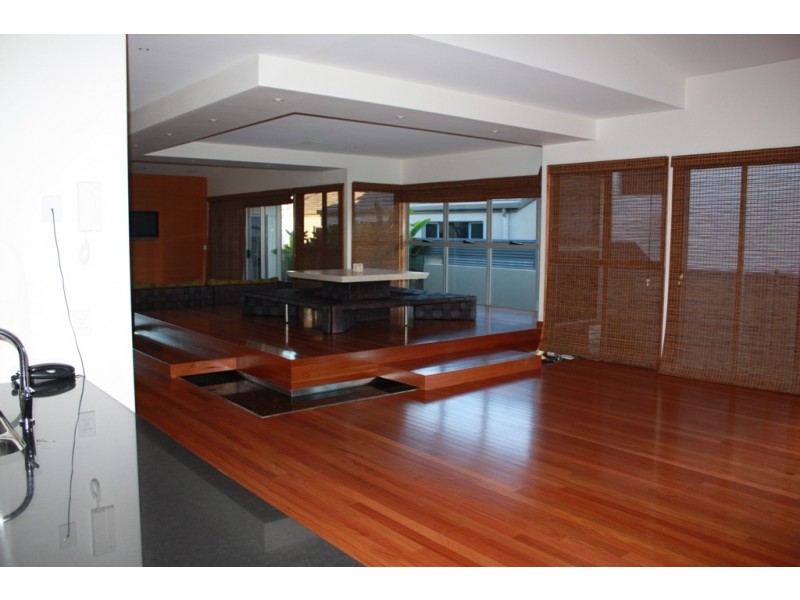 5016 Emerald Islands Drive, Carrara QLD 4211