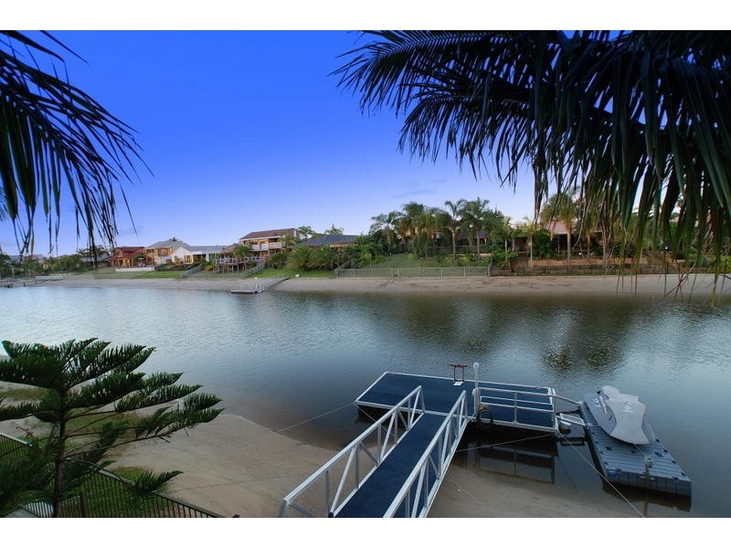 3 Drayton Tce, Mermaid Waters QLD 4218