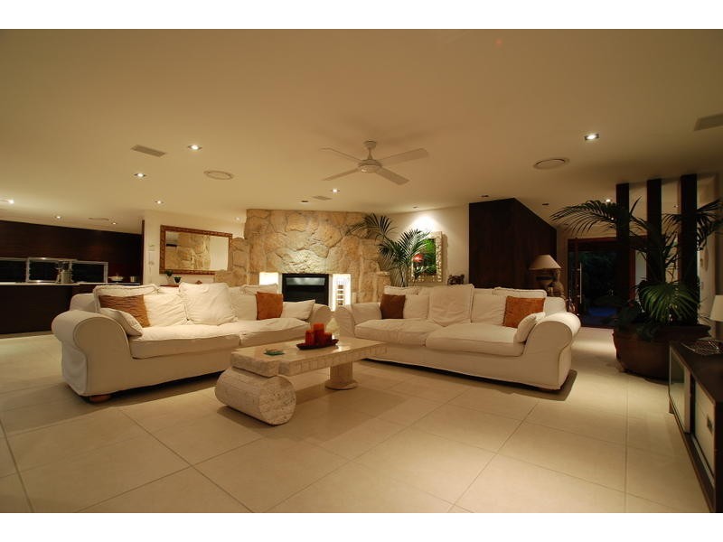 3 Drayton Tce, Mermaid Waters QLD 4218