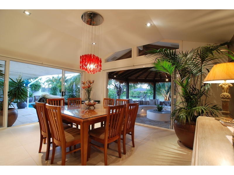 3 Drayton Tce, Mermaid Waters QLD 4218