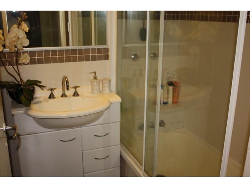 6 32 Rudd St, Broadbeach Waters QLD 4218