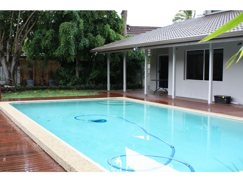 17 Ensenada Court, Broadbeach Waters QLD 4218