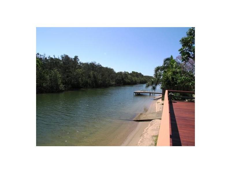 17 Ensenada Court, Broadbeach Waters QLD 4218