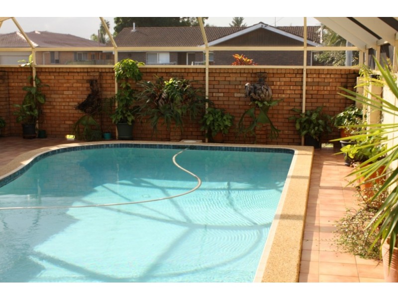 6 Alvarado Court, Broadbeach Waters QLD 4218