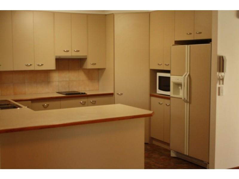 6 Alvarado Court, Broadbeach Waters QLD 4218