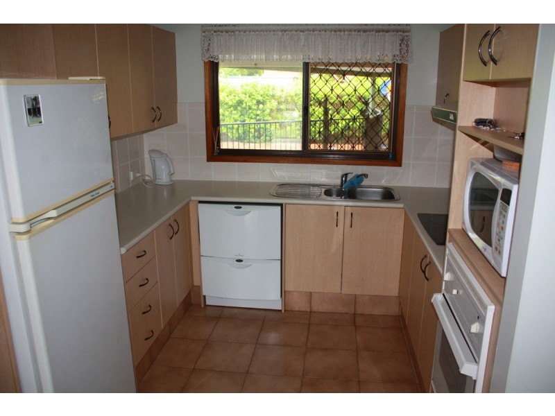 10 Darnay Rd, Broadbeach Waters QLD 4218