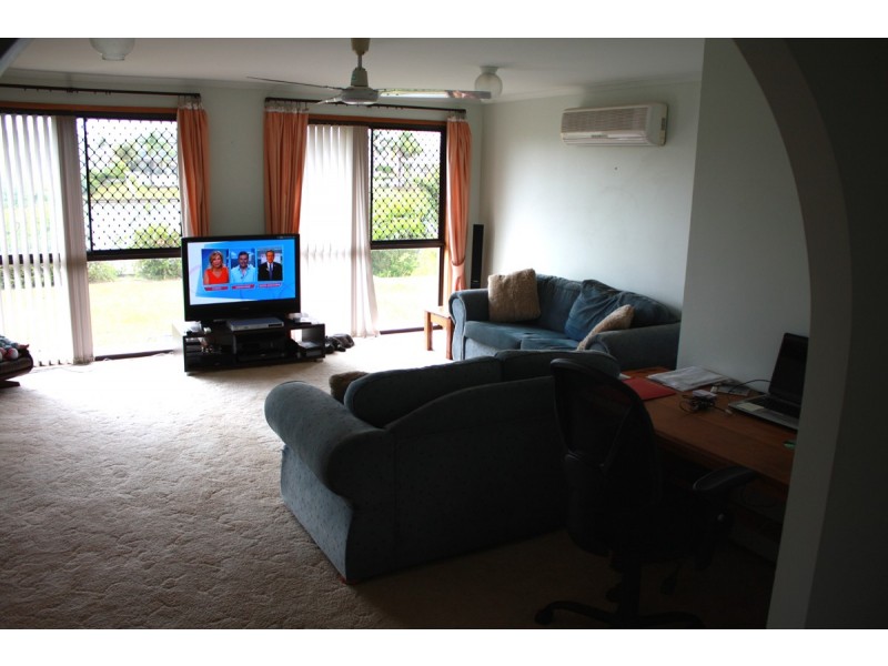 10 Darnay Rd, Broadbeach Waters QLD 4218
