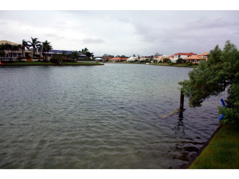 10 Darnay Rd, Broadbeach Waters QLD 4218