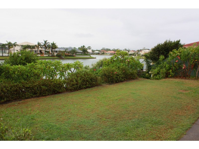 10 Darnay Rd, Broadbeach Waters QLD 4218