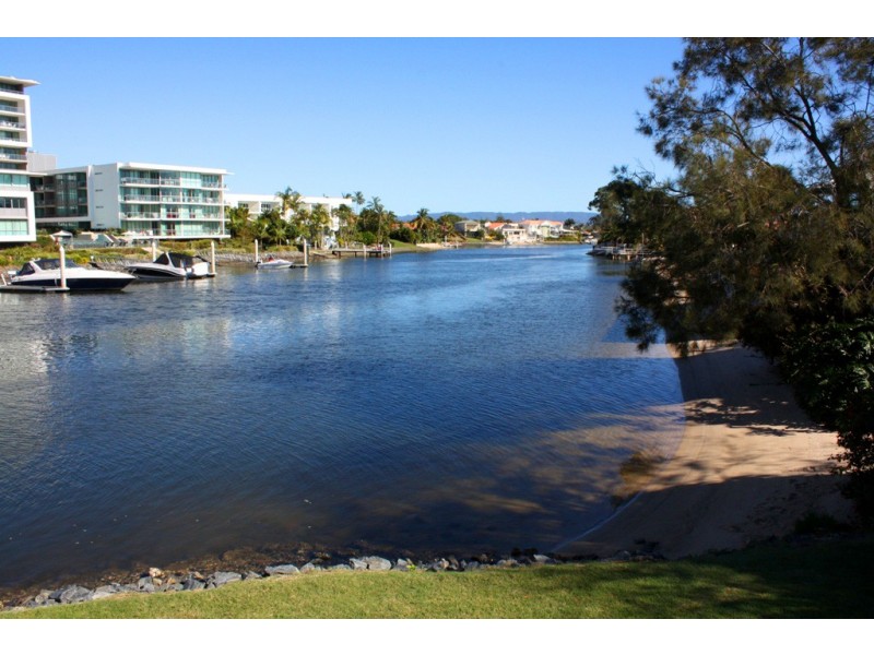 145 Allambi Avenue, Broadbeach Waters QLD 4218