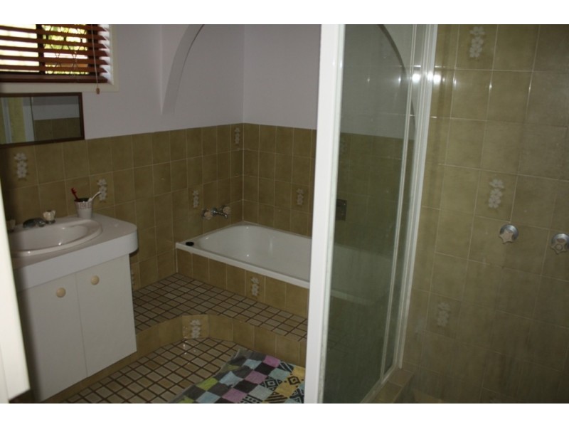 16 Tekapo St, Broadbeach Waters QLD 4218