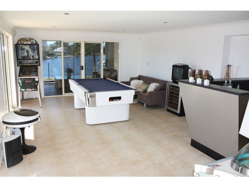 17 Bal Harbour, Broadbeach Waters QLD 4218