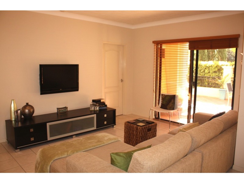 1/12 St Kilda Ave, Broadbeach QLD 4218