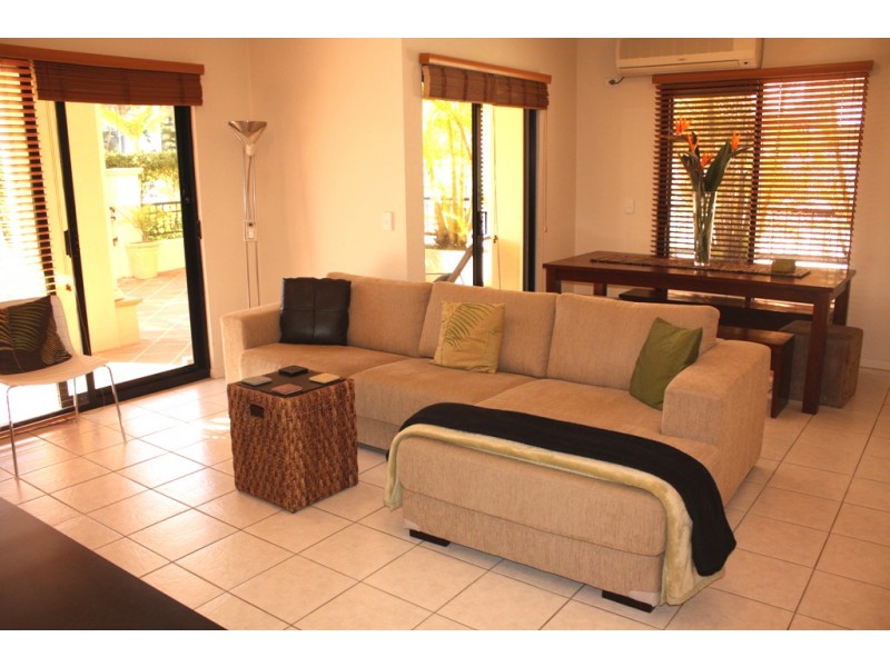 1/12 St Kilda Ave, Broadbeach QLD 4218