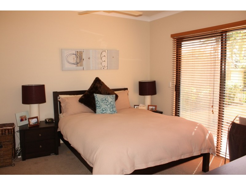 1/12 St Kilda Ave, Broadbeach QLD 4218