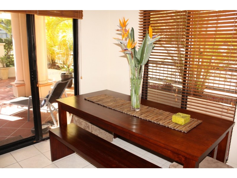 1/12 St Kilda Ave, Broadbeach QLD 4218