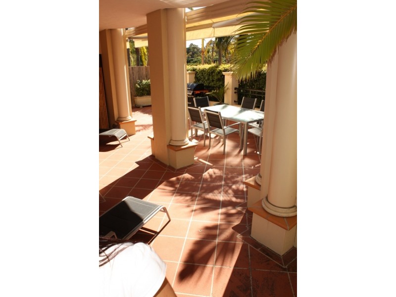 1/12 St Kilda Ave, Broadbeach QLD 4218