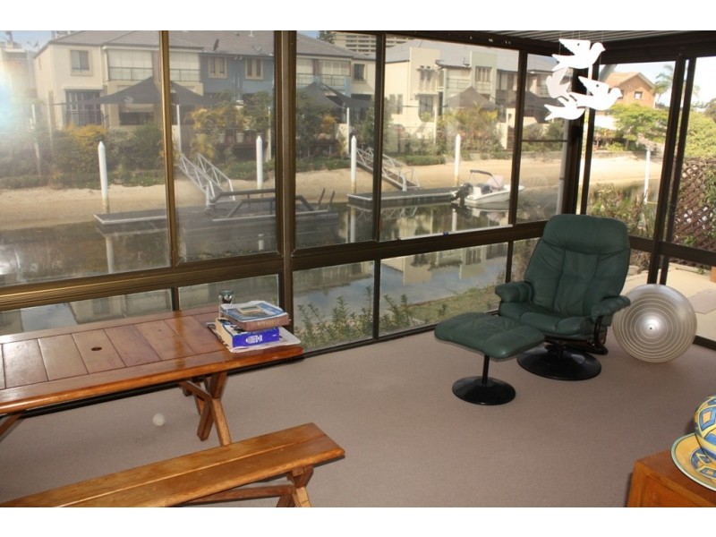 2/8 HAVANA KEY, Broadbeach Waters QLD 4218