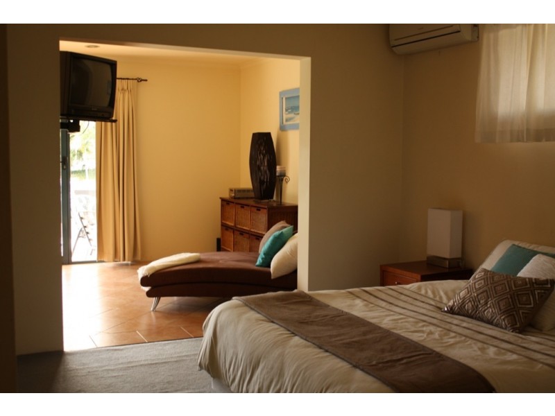 Broadbeach Waters QLD 4218