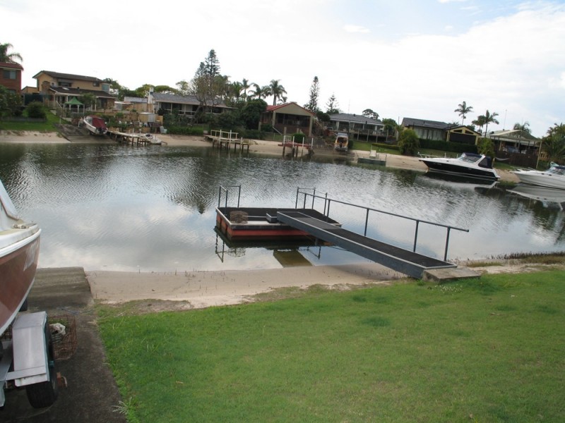 7 Nootka Ct, Broadbeach Waters QLD 4218