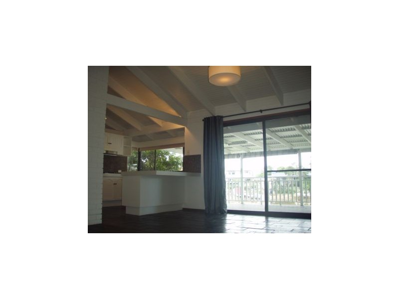 7 Nootka Ct, Broadbeach Waters QLD 4218