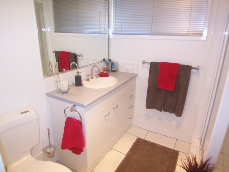 4 Alvarado Court, Broadbeach Waters QLD 4218
