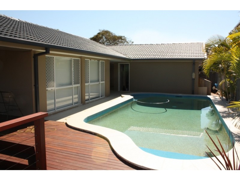4 Alvarado Court, Broadbeach Waters QLD 4218