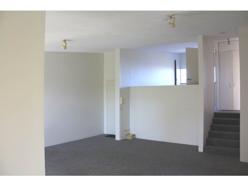 12/20 Rudd St, Broadbeach Waters QLD 4218