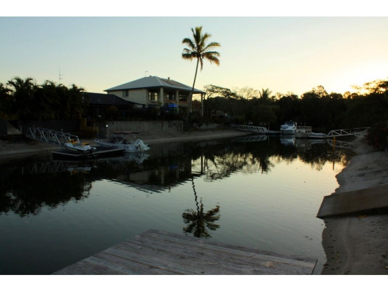 8  Costa Ct, Broadbeach Waters QLD 4218