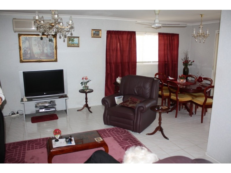 8  Costa Ct, Broadbeach Waters QLD 4218