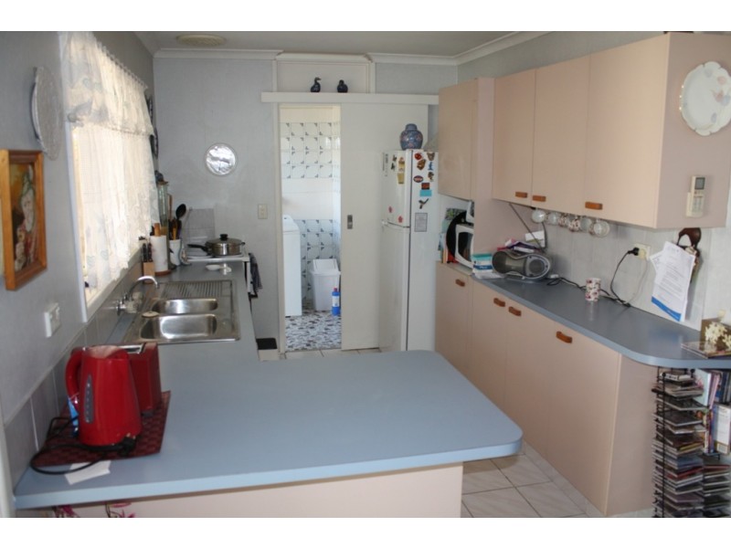 8  Costa Ct, Broadbeach Waters QLD 4218