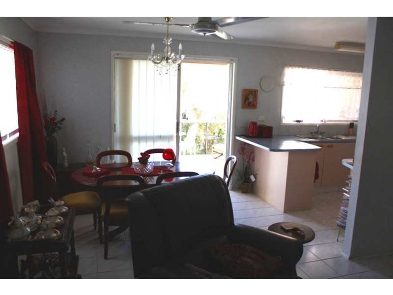 8  Costa Ct, Broadbeach Waters QLD 4218